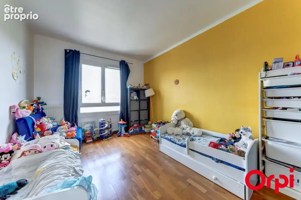 CALUIRE CENTRE BOURG - T3 de 79 m² avec vue dégagée - photo 9