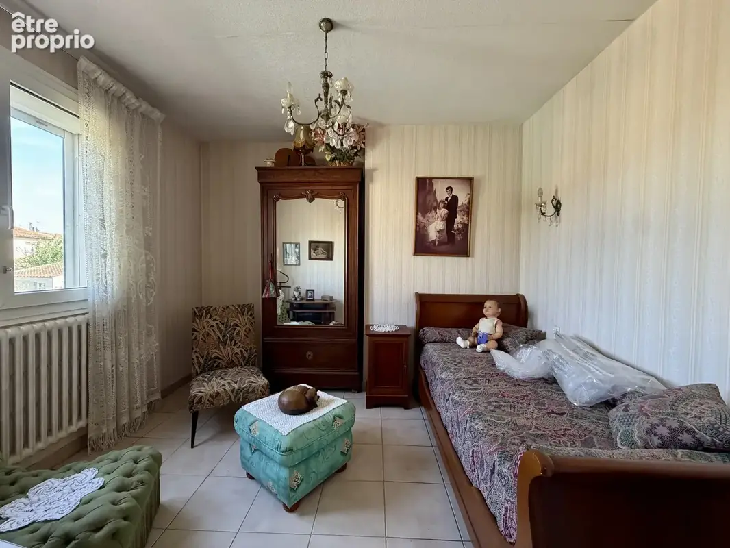 Maison traditionnelle sur deux niveaux avec garage et jardin - photo 11