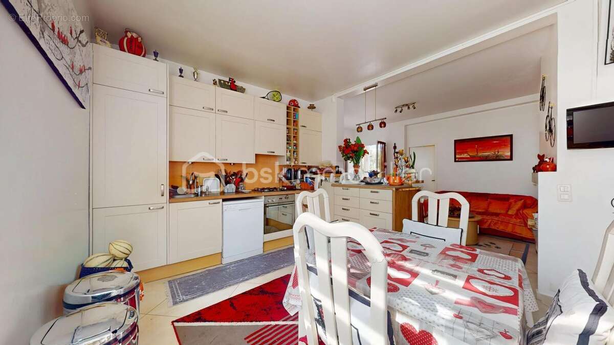 Quartier du Coteau – Maison familiale avec charmant jardin, terrasse, sous-sol total et nombreux stationnements ! - photo 8