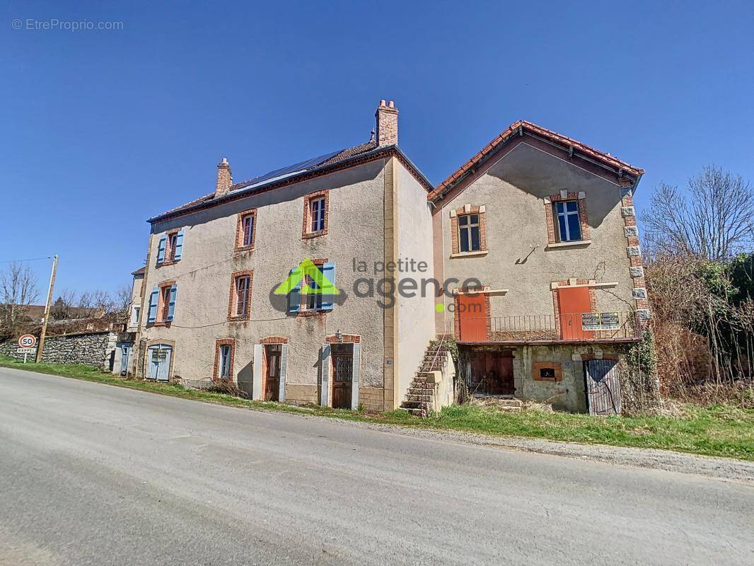 Maison à SAINT-MEDARD-LA-ROCHETTE