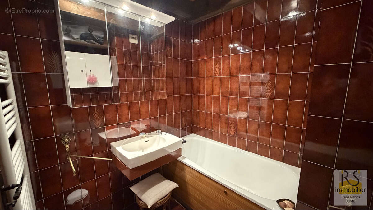 Salle de bains - Appartement à ARACHES-LA-FRASSE