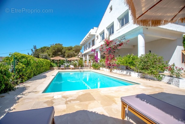 Maison à LES ISSAMBRES