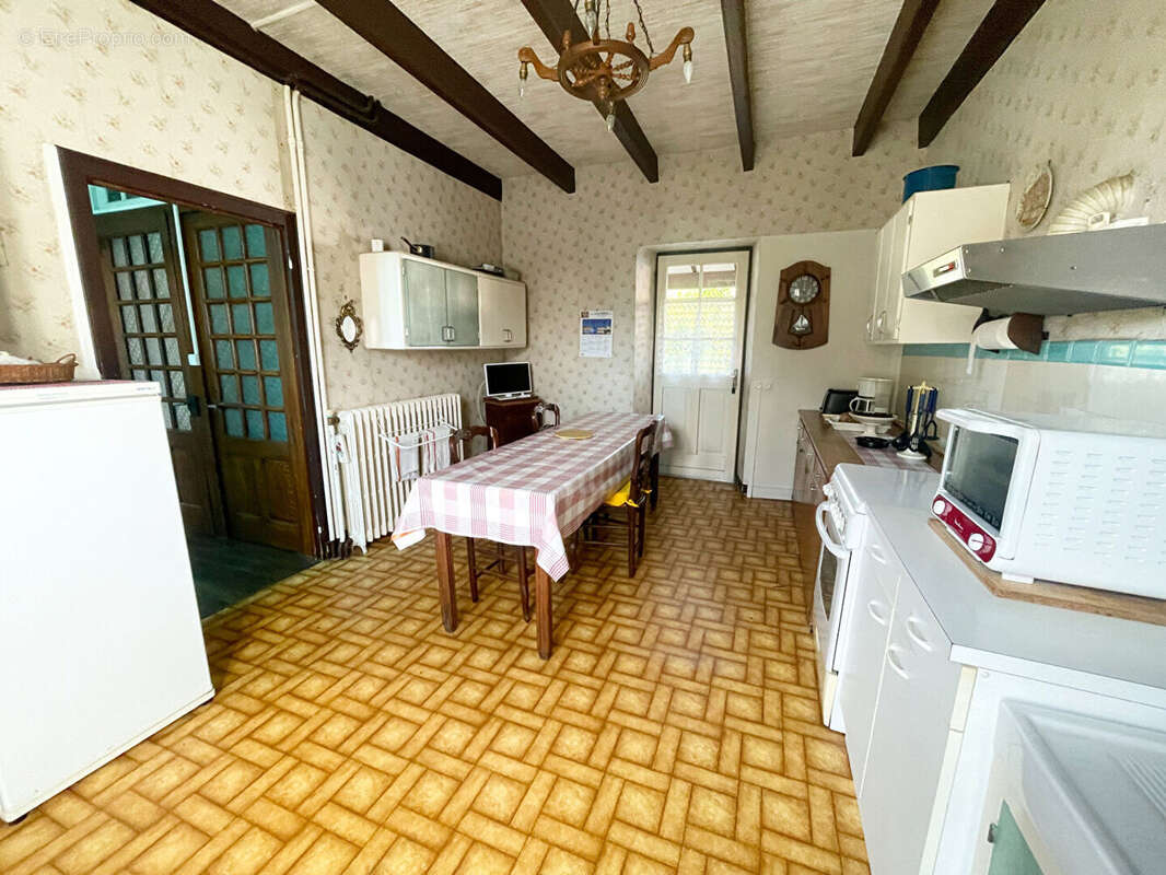 Maison à CHATEAUNEUF-DU-FAOU