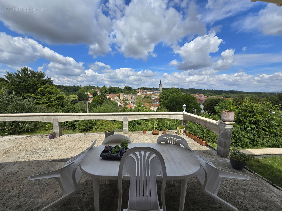 Maison à THIAUCOURT-REGNIEVILLE