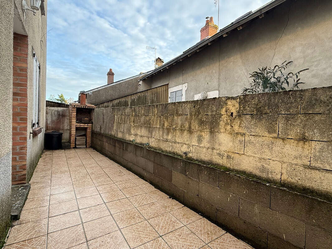 Maison à LES BORDES
