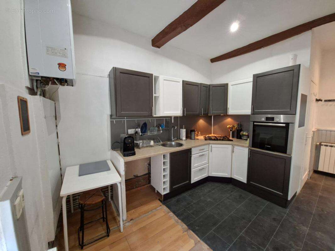 DUPLEX 70 m² – Seulement 110 000 € – Une opportunité rare à Marseille 11e (Saint-Marcel) - photo 2