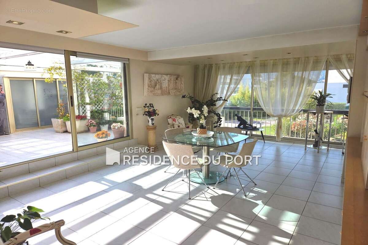 Appartement à MANDELIEU-LA-NAPOULE