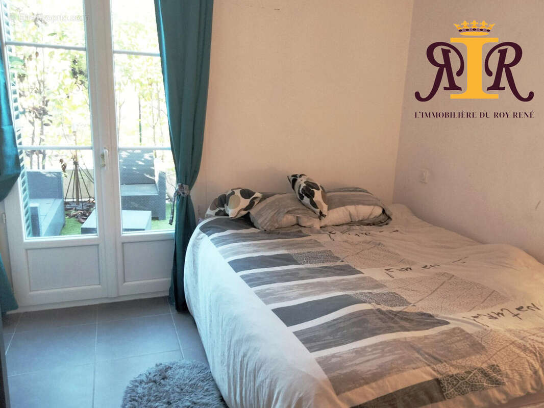 Appartement à CHATEAUNEUF-LE-ROUGE