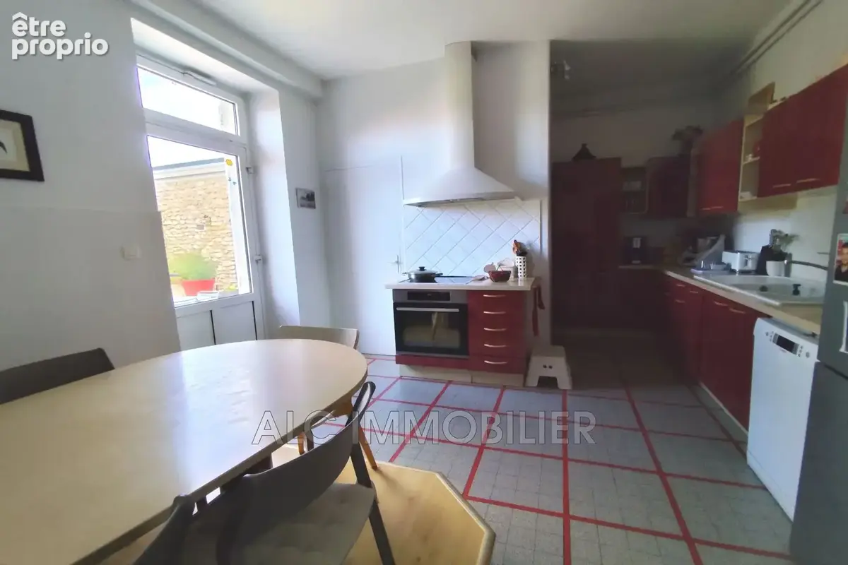 Maison 253 m² à Marolles-Les-Braults  - photo 7