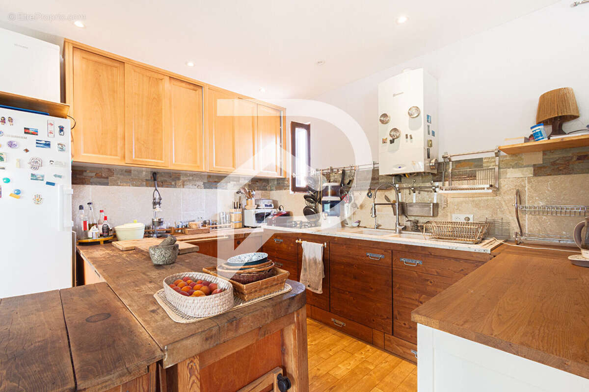 Appartement à MARSEILLE-4E