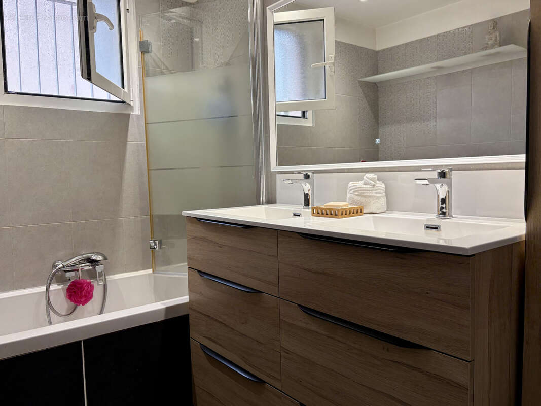 Appartement à ROQUEBRUNE-CAP-MARTIN