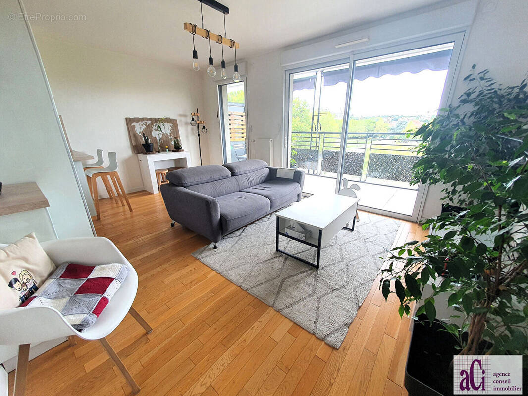 Appartement à L&#039;HAY-LES-ROSES