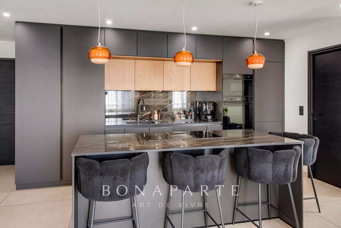 Appartement d’exception T3 125m² rénové avec vaste terrasse en plein cœur de Saint-Raphaël - photo 4