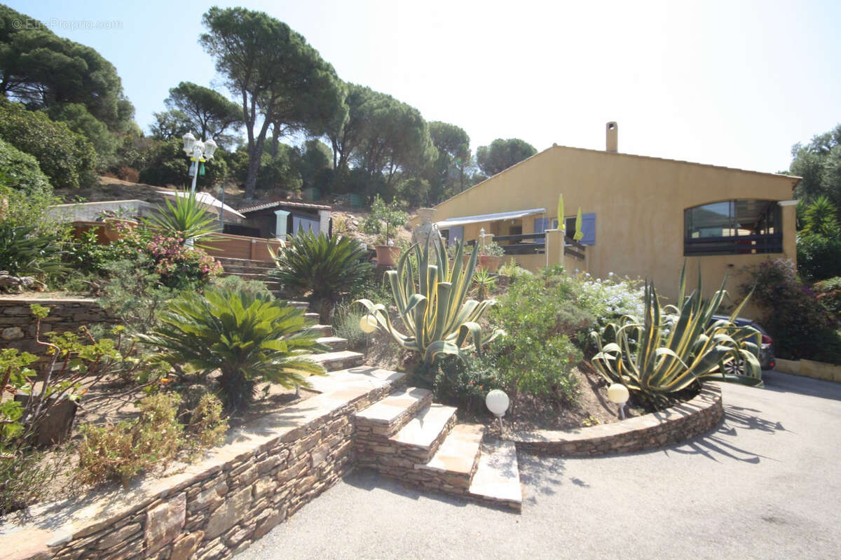 Villa récente à CAVALIERE - photo 8
