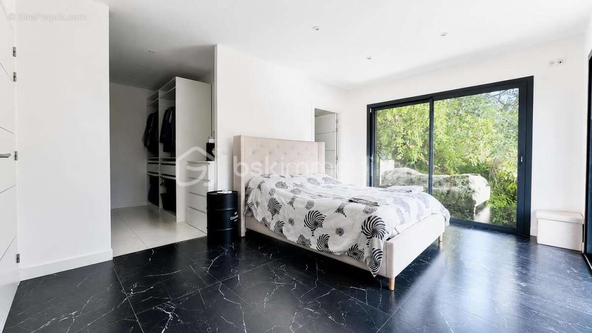 Achat Villa contemporaine RT 2012 de plain-pied – 130 m² habitables + 130 m² aménageables – Piscine – Terrain 1 500 m² - photo 7
