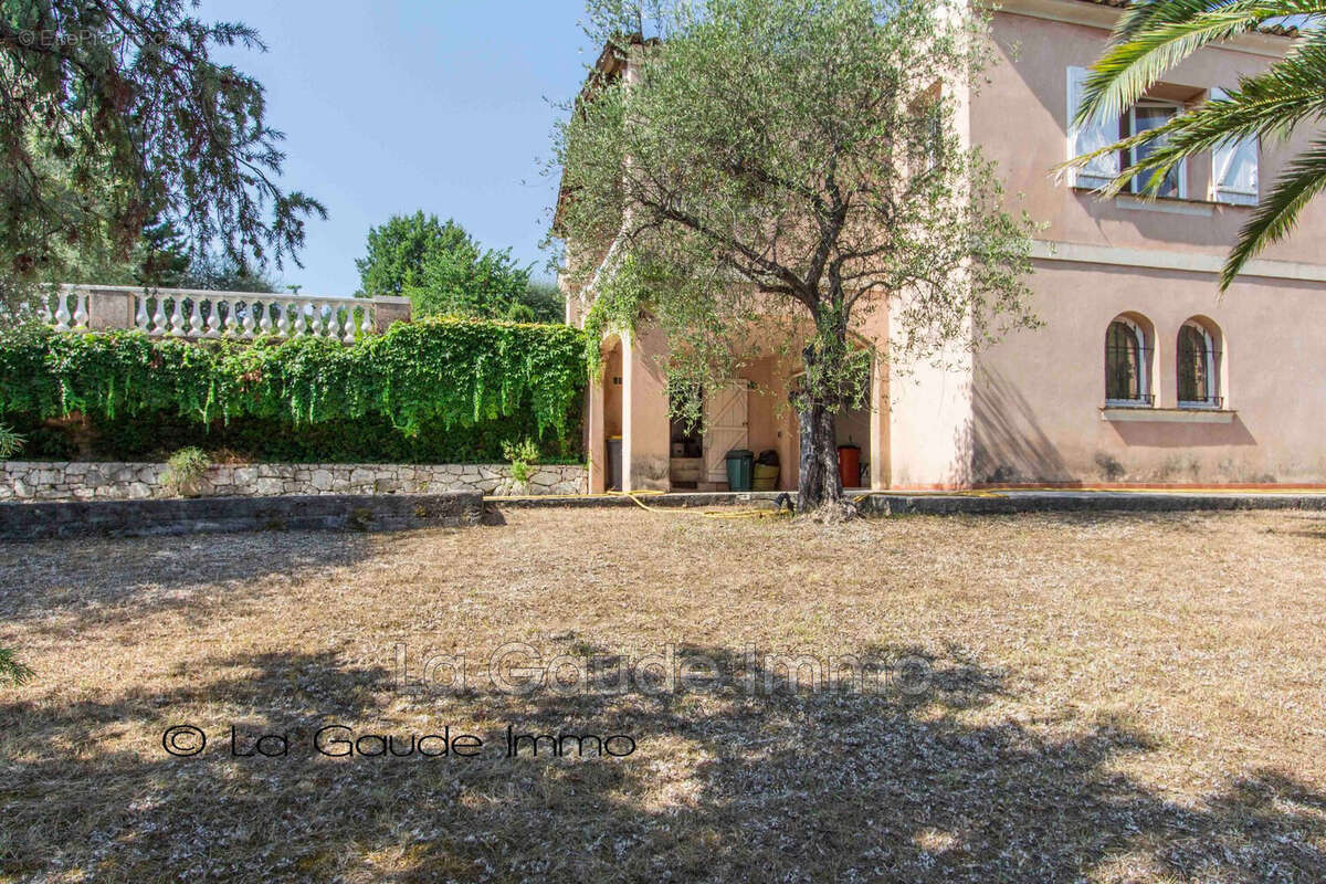 Maison 163 m² à La Gaude  - photo 6