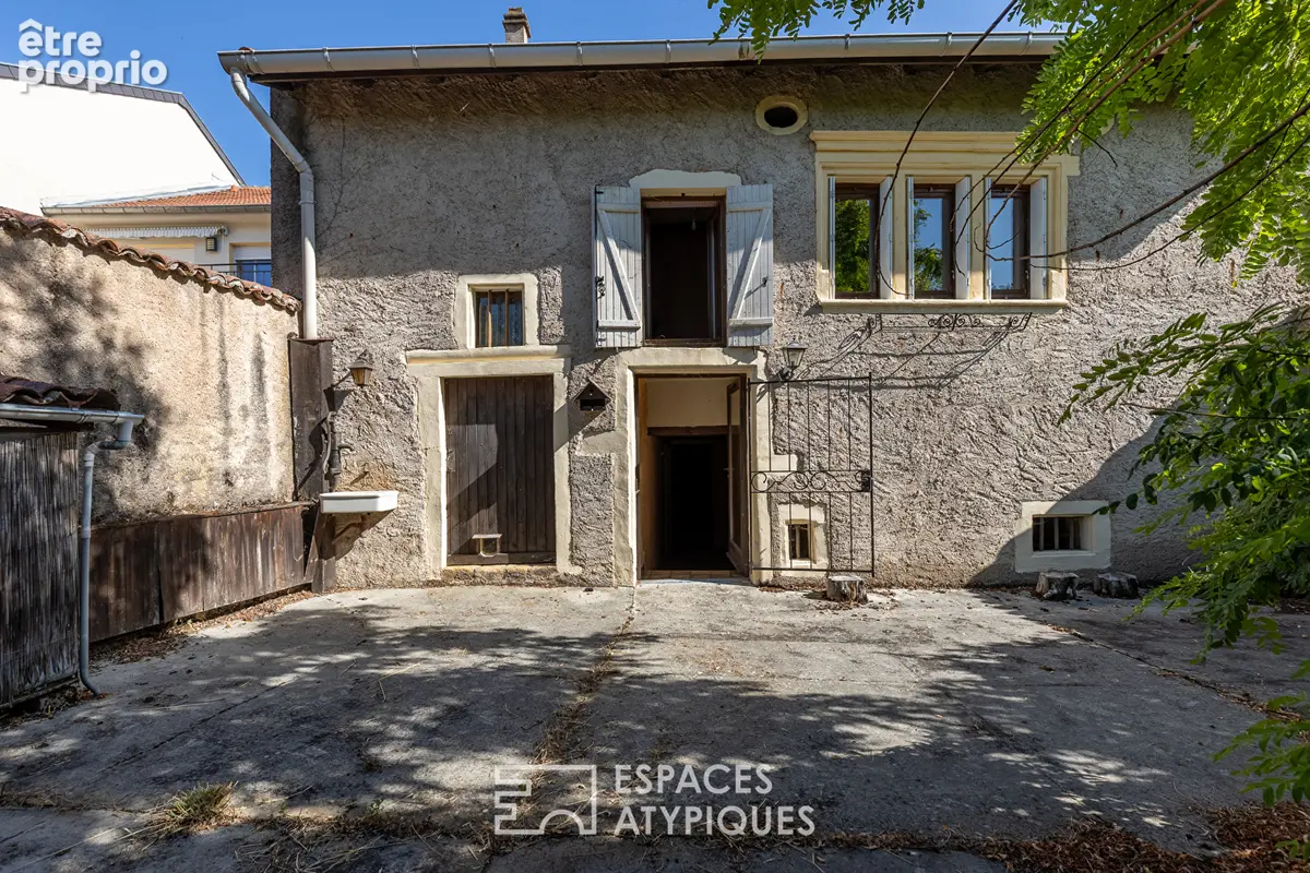 Maison lorraine aux poutres apparentes à réinventer et son vaste terrain - photo 3