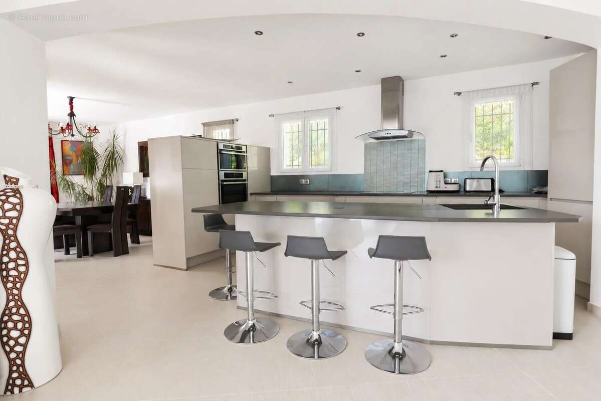 Coup de coeur - villa individuelle avec piscine et dépendance – pégomas - photo 17
