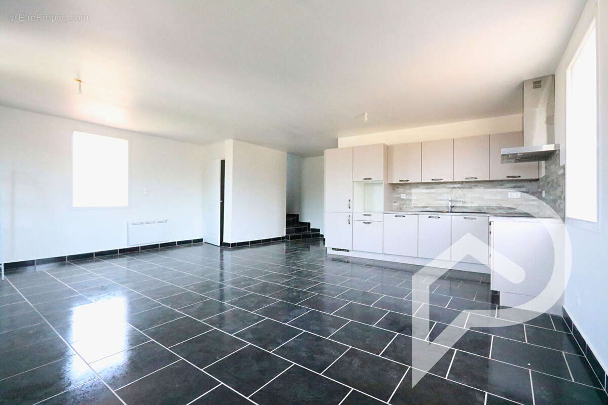 Maison à PONT-SAINTE-MAXENCE