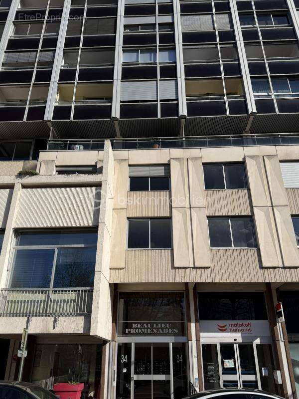 Roanne hyper centre Bel appartement de 80 m2 avec vue imprenable, grands balcons, parkings privé et cave - photo 6