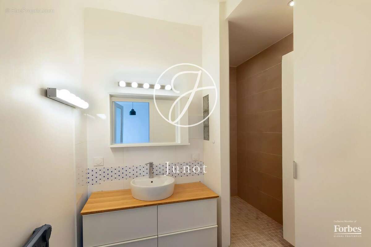 Paris 18e - BACHELET - Appartement à vendre - 2 pièces - 46,44m² Carrez - 1 chambre - Terrasse 7,12m². - photo 14