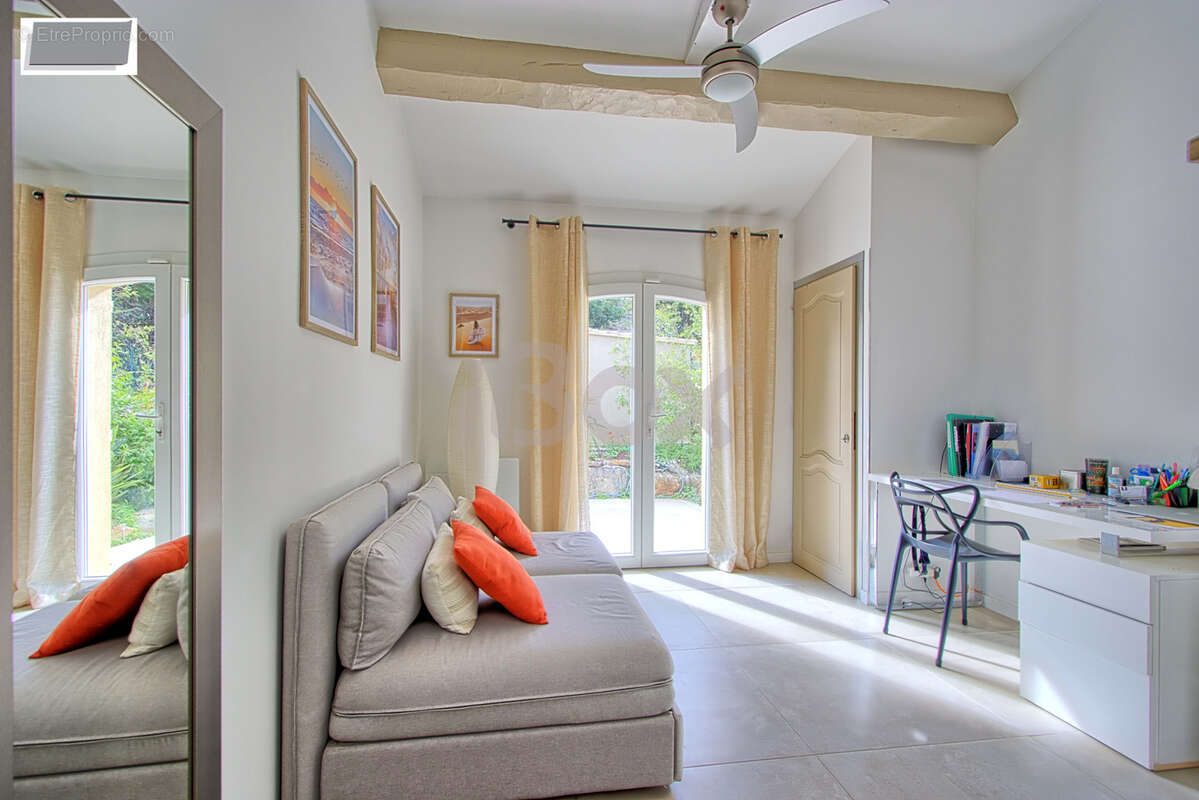 Maison à CARQUEIRANNE