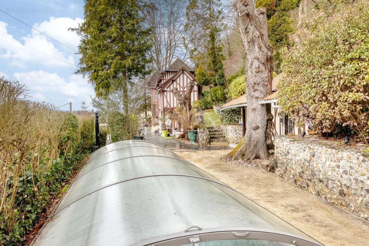 Maison à MANNEVILLE-SUR-RISLE