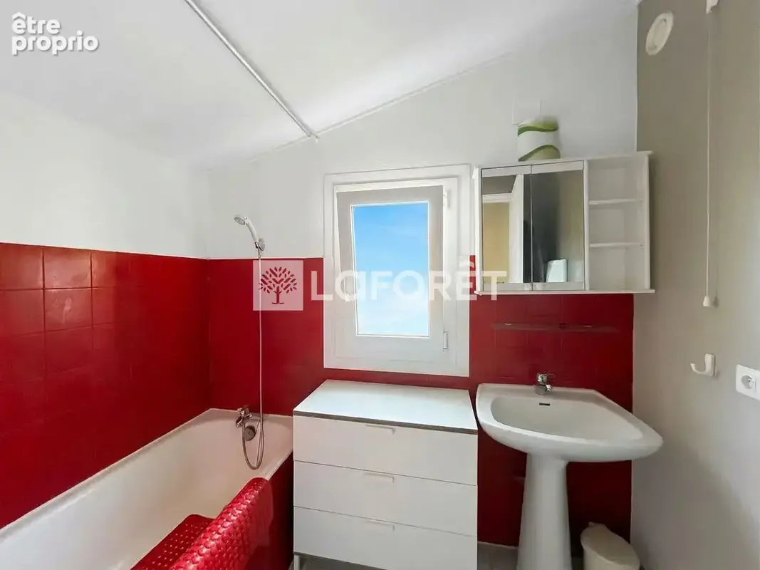 Tournefeuille - Maison T5 de 93 m² avec véranda, garage et jardin - photo 12