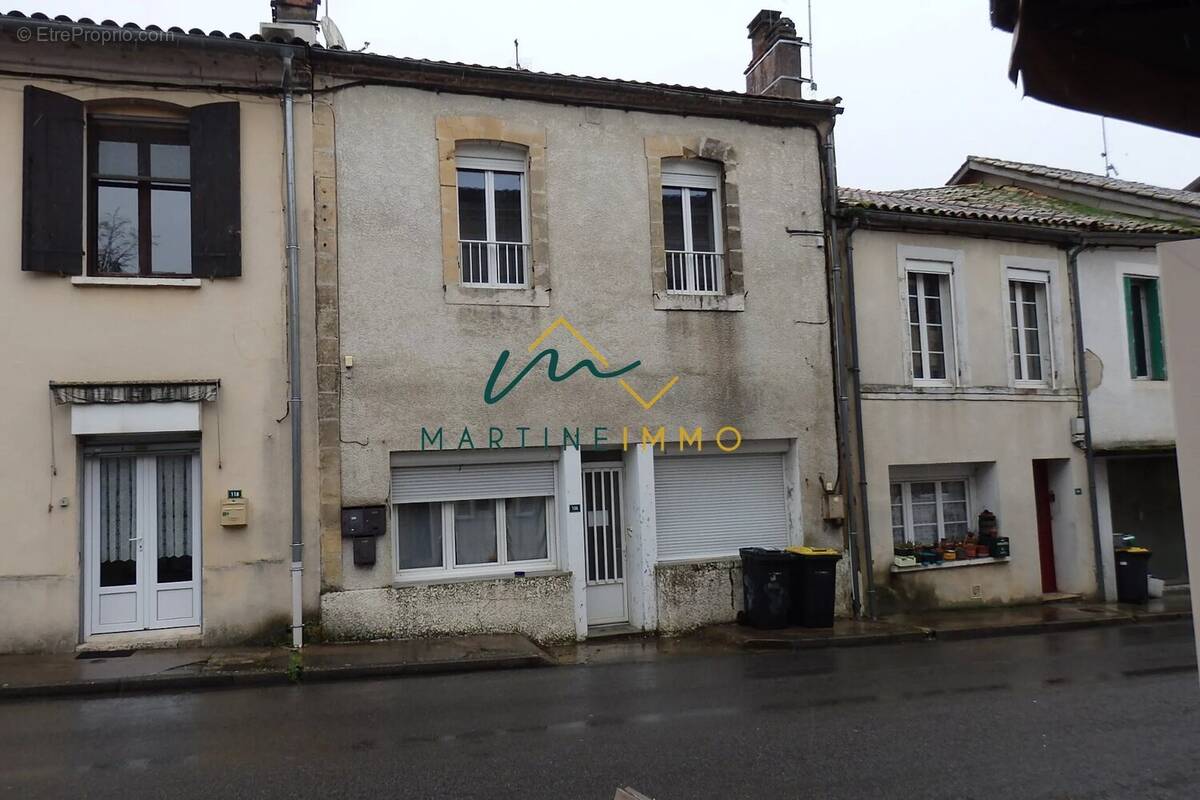 Appartement à SEYCHES