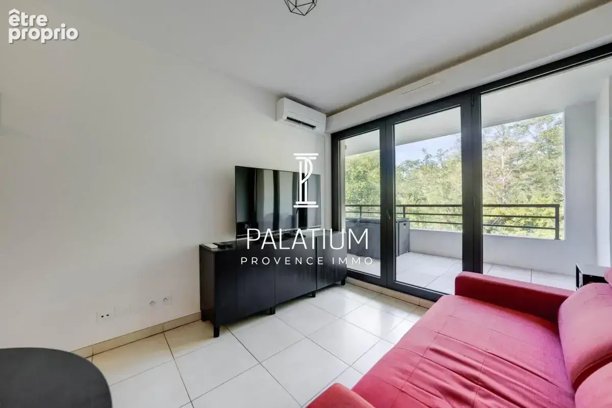 Appartement T2 avec terrasse & parking - 45 m² - LUYNES - photo 10