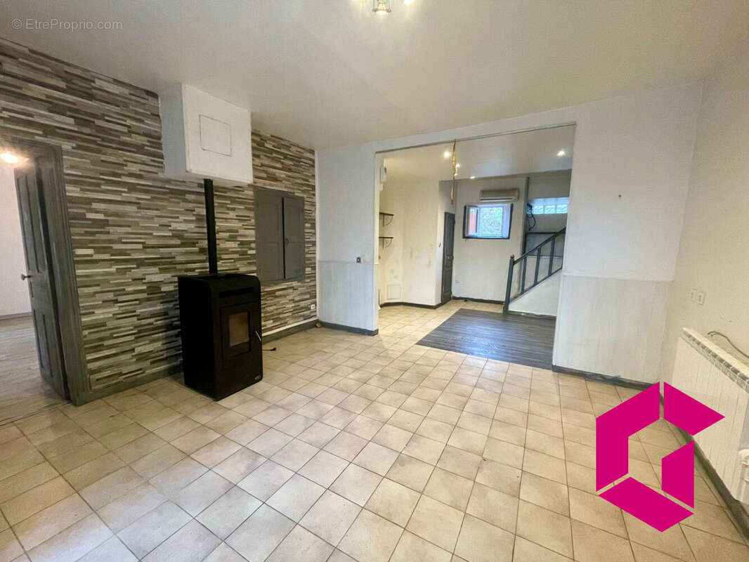 Appartement à FIX-SAINT-GENEYS