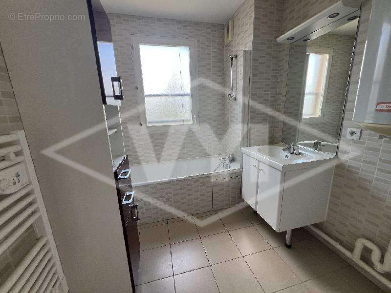 Appartement à COMBS-LA-VILLE