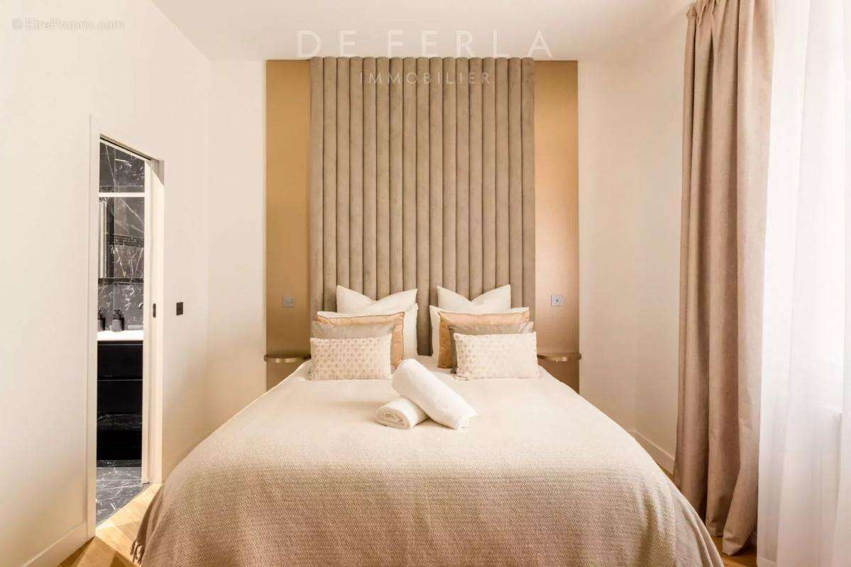 Appartement à PARIS-7E