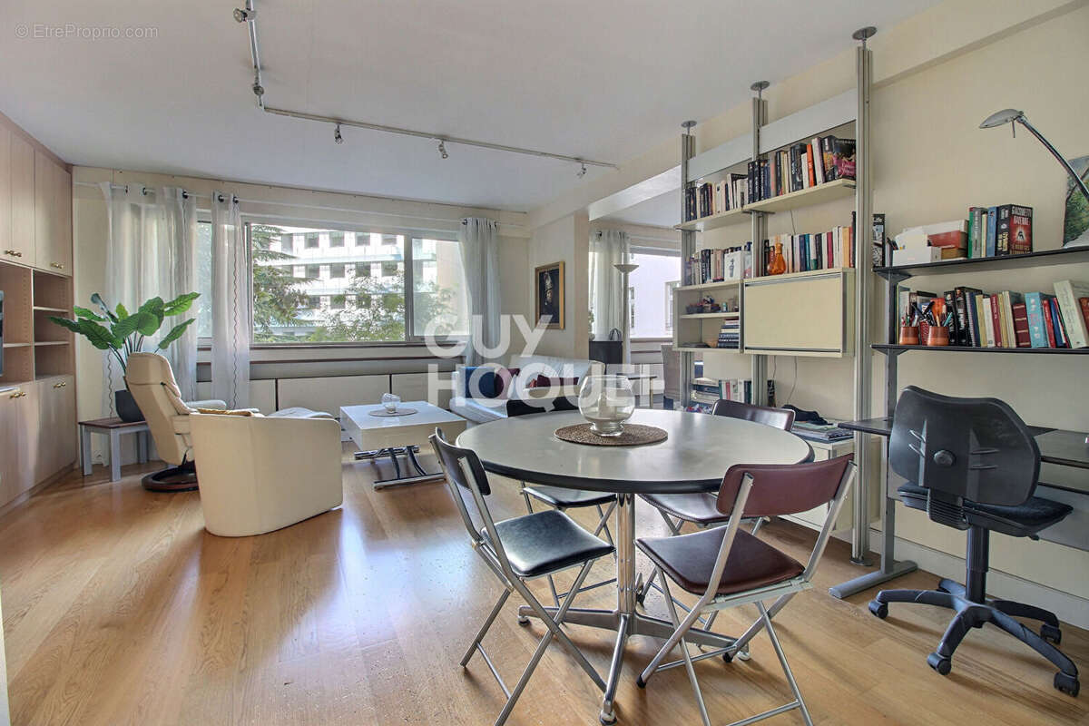 Appartement à PARIS-9E