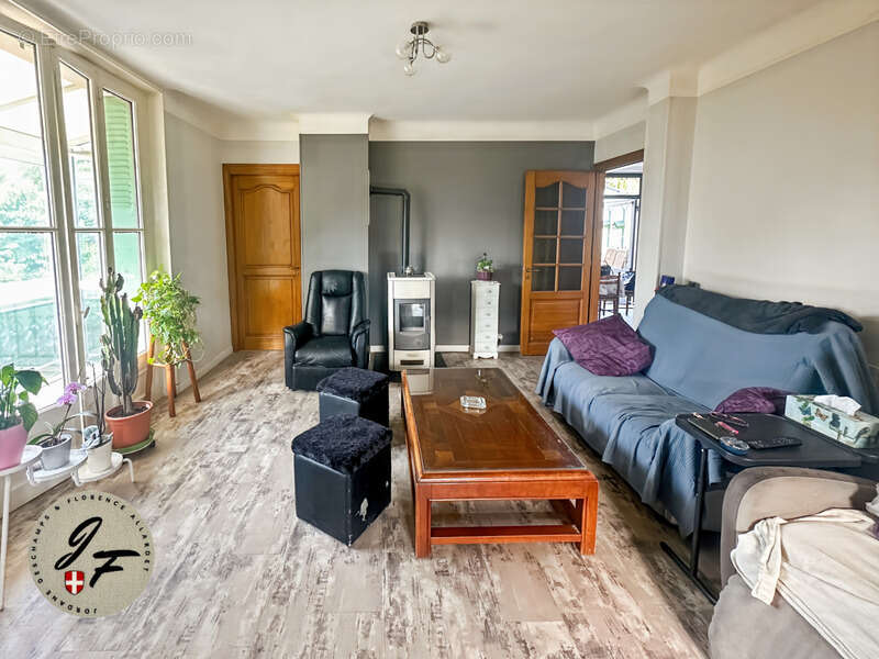 Maison à VIVIERS-DU-LAC