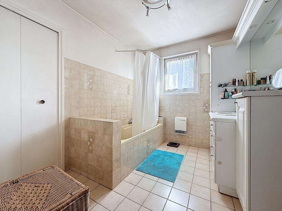 Maison à SALAISE-SUR-SANNE