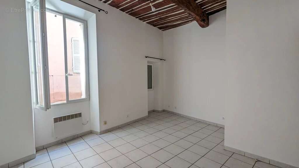 Appartement à COTIGNAC