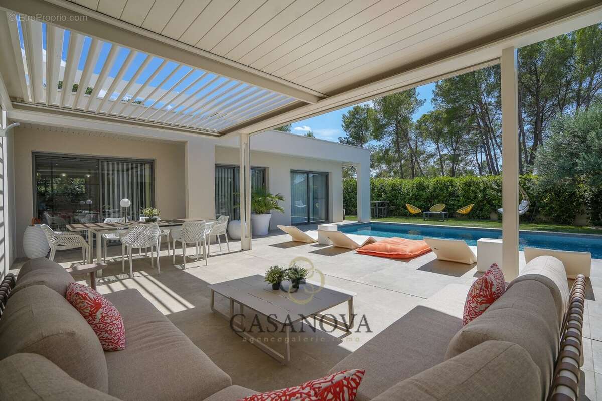 Maison à SAINT-MATHIEU-DE-TREVIERS