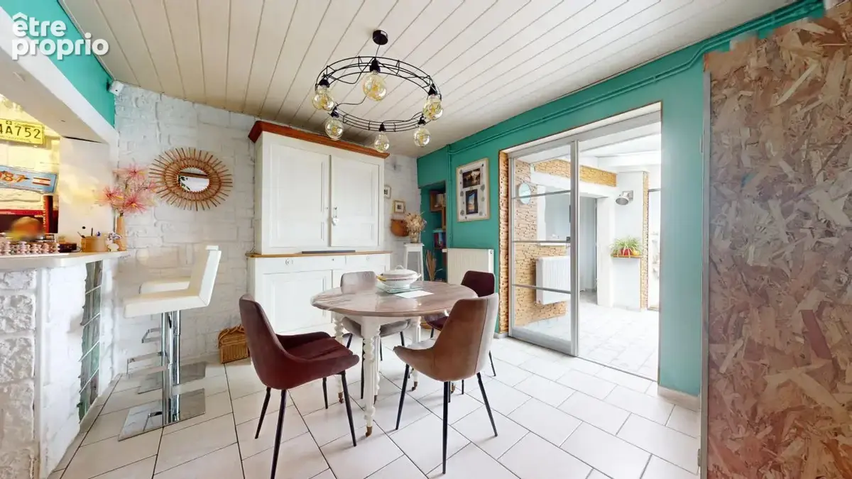 A VENDRE : Maison 6 pièces avec cour et jardin  ( à 20 mins de REIMS via l'autoroute A34) - photo 2