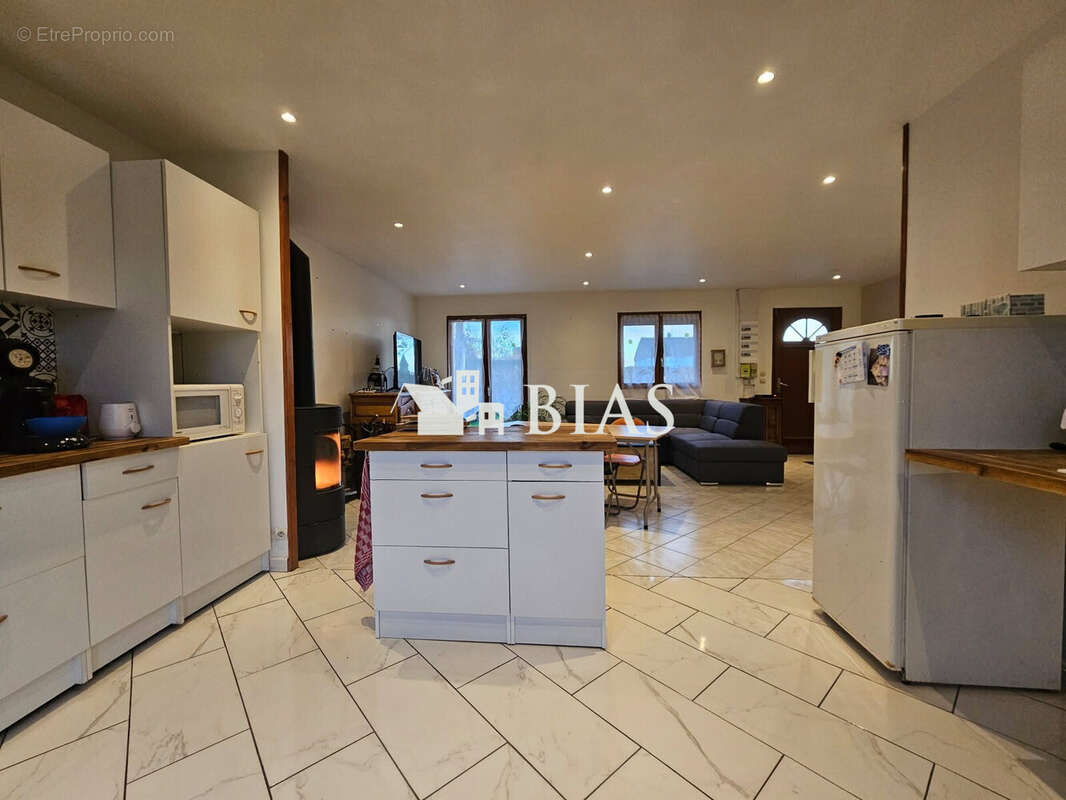 Maison à SAINTE-COLOMBE-LA-COMMANDERIE