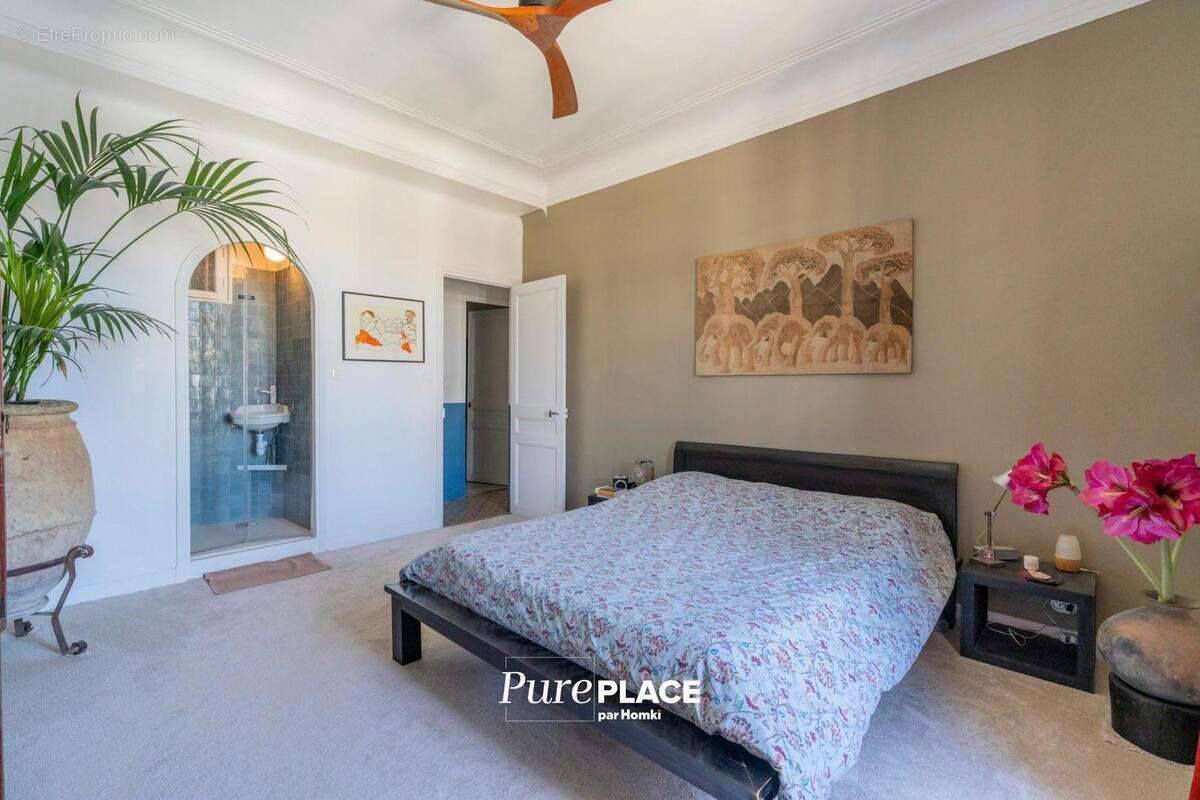 Appartement à MARSEILLE-4E