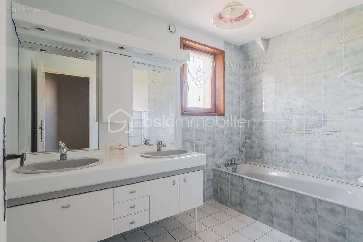 Maison au calme avec 4 chambres et un bureau sur sous sol complet - photo 19