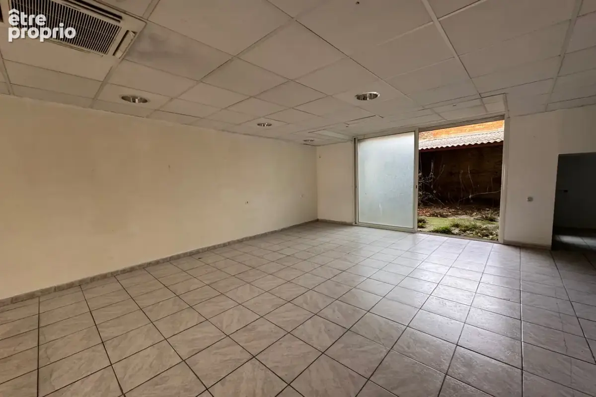 Bel immeuble en centre-ville ? 221,83 m2 Cet immeu - photo 8