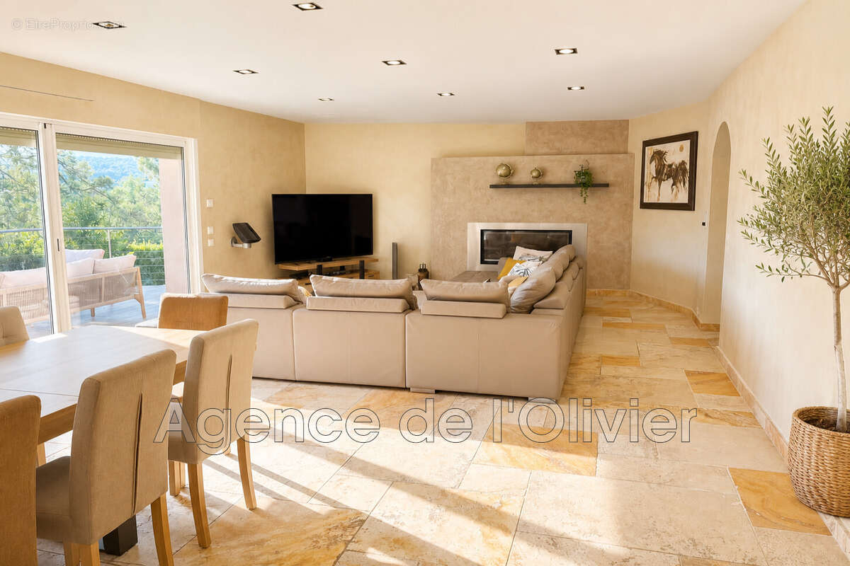Maison 430 m² à Roquefort-Les-Pins  - photo 3