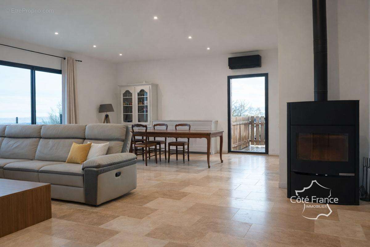 Maison à SAINT-DENIS-LES-MARTEL