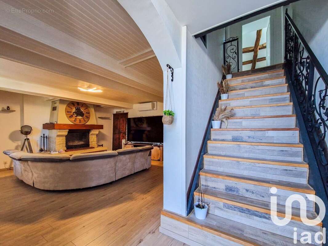 Maison 220 m² à Pommier-De-Beaurepaire  - photo 3