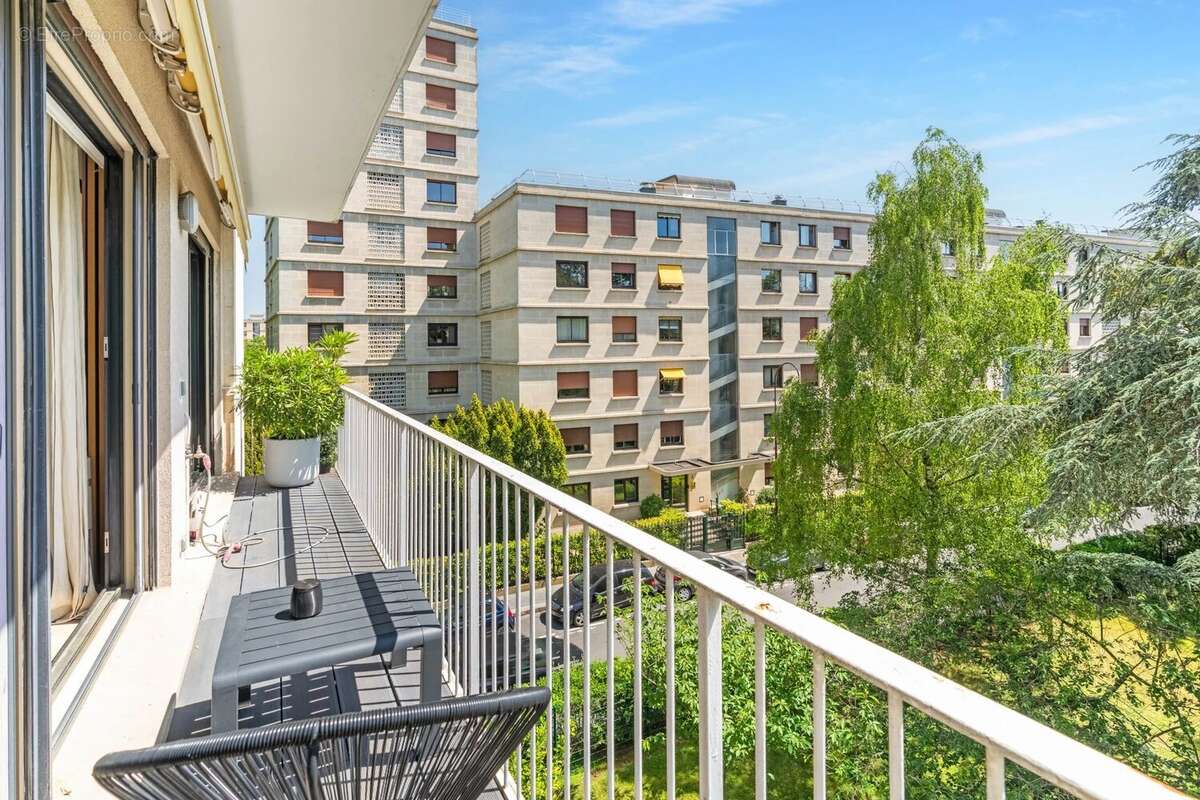 Appartement à NEUILLY-SUR-SEINE
