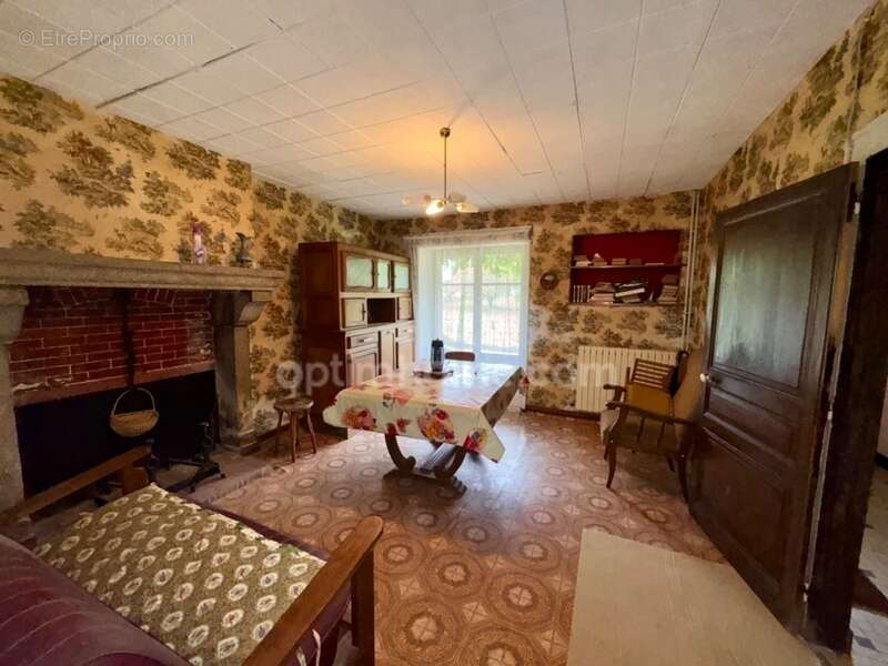 Maison à ARNAC-LA-POSTE