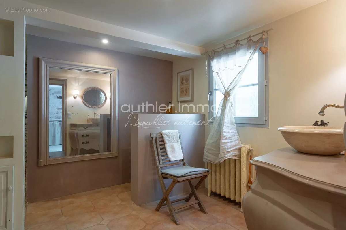 Maison à ROQUEFORT-LES-PINS