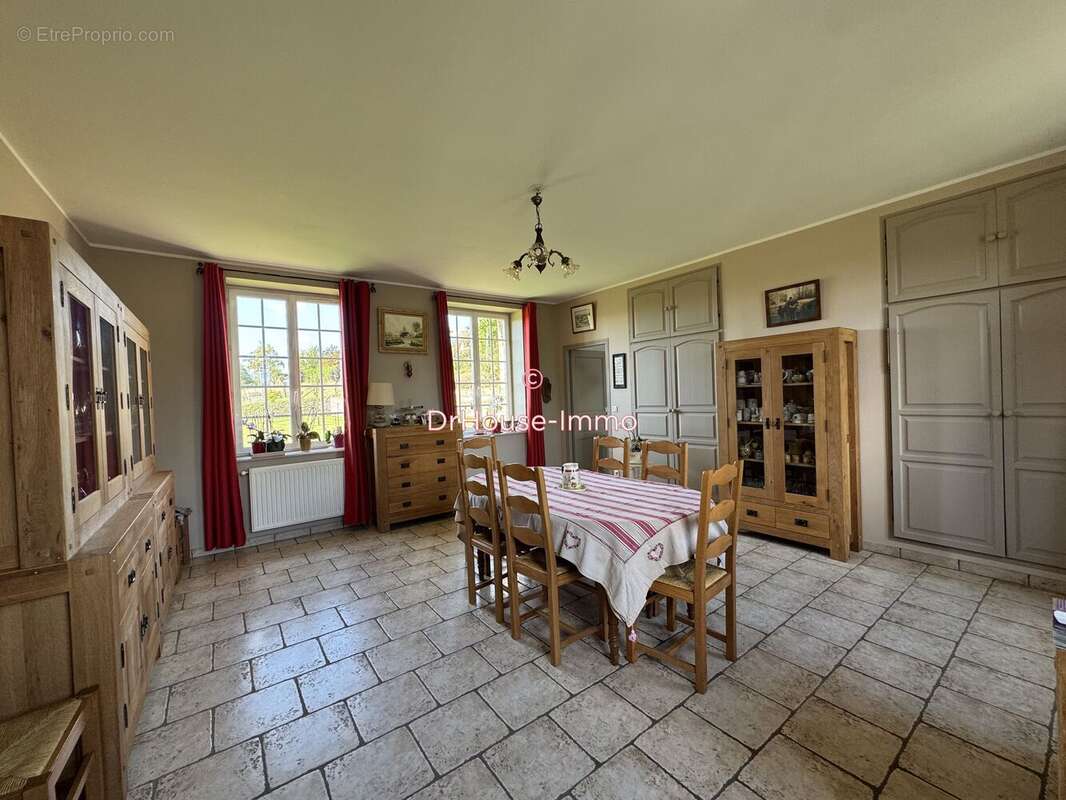 Maison à SAINT-VAAST-D&#039;EQUIQUEVILLE